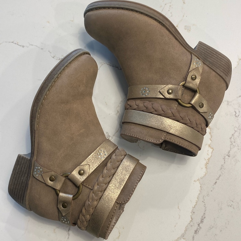 Cute suede ankle boots